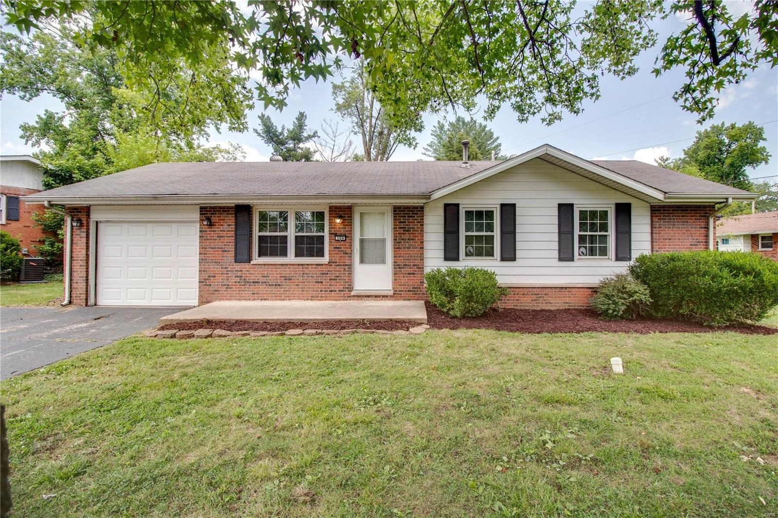 304 Lakeside Dr  