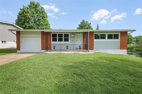 1819 Nashua Dr, Saint Louis, MO 63136
