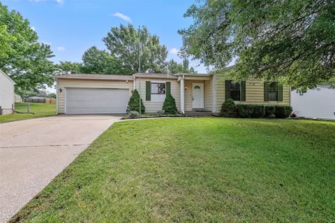 2326 Laredo Dr, O'fallon, MO 63368 photo 2