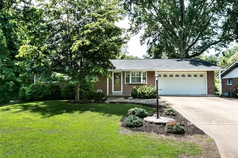 12420 Larkwood Dr, Saint Louis, MO 63146