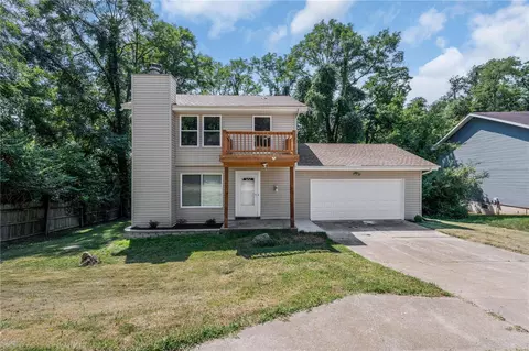 11809 Northport Dr, Florissant, MO 63033
