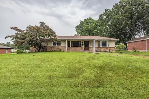8935 Felicia Dr, Saint Louis, MO 63123