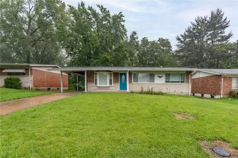 9704 Tullamoor Dr, Saint Louis, MO 63136