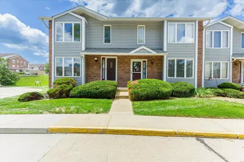 1602 Forest Hills Dr #E, Saint Charles, MO 63303