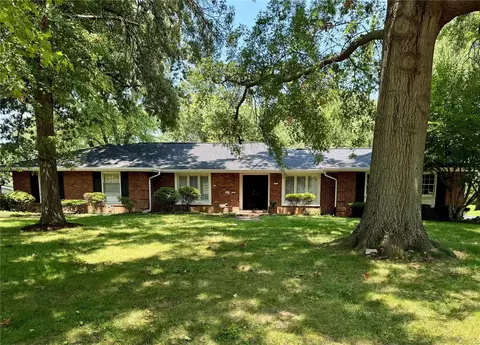 4 Spoede Woods, Creve Coeur, MO 63141