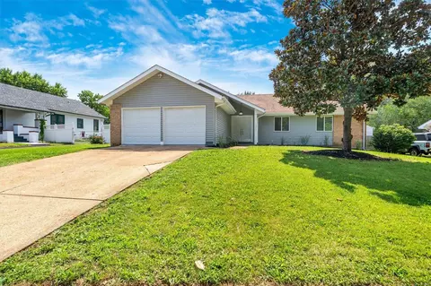 12533 Bellefontaine Rd, Saint Louis, MO 63138