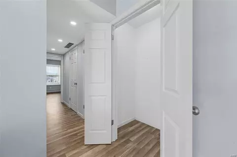 1677 Herault Pl #E, Saint Louis, MO 63125 photo 11