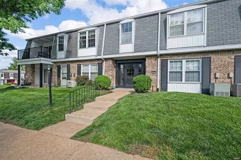 1677 Herault Pl #E, Saint Louis, MO 63125