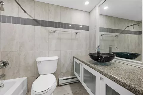 1677 Herault Pl #E, Saint Louis, MO 63125 photo 9