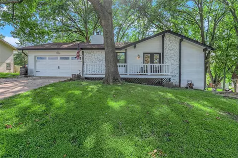207 Rue Grand Dr, Lake Saint Louis, MO 63367