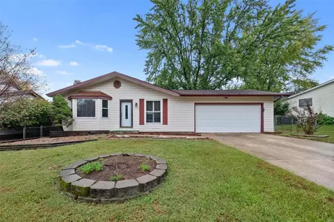 99 Julie Ln, Saint Peters, MO 63376