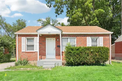 560 S New Florissant Rd, Florissant, MO 63031