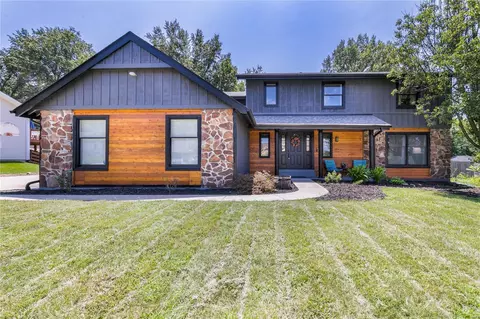 4651 Briargate Dr, Saint Charles, MO 63304