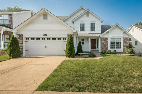 627 Fox Hill Estates Dr, Manchester, MO 63021