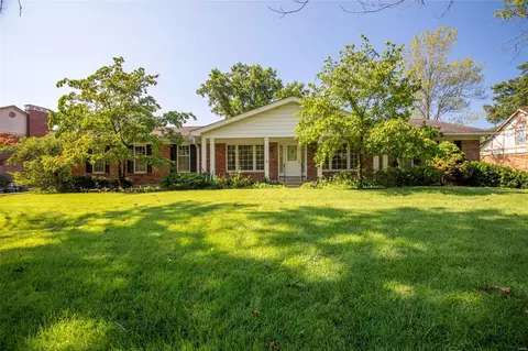 10714 Burrow Dr, Saint Louis, MO 63128