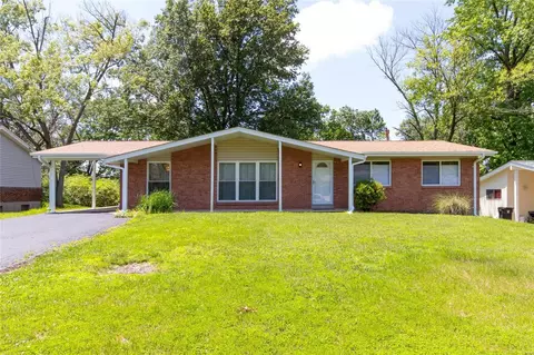 1013 Orchard Lakes Dr, Saint Louis, MO 63146
