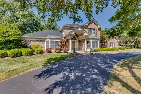 403 Conway Pine Ct, Creve Coeur, MO 63141