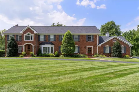 12040 Chaltenham Dr, Saint Louis, MO 63131