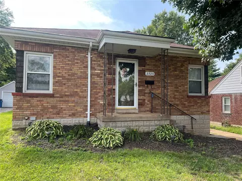 2724 Granda Dr, Saint Louis, MO 63125