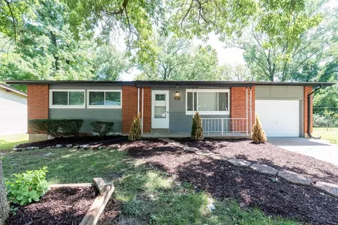 10214 Dacey Dr, Saint Louis, MO 63136