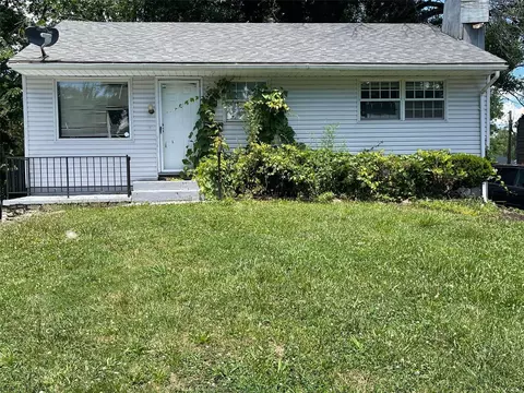 341 Caithness Rd, Saint Louis, MO 63137