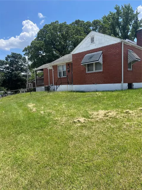 4518 Stivers St, Saint Louis, MO 63121