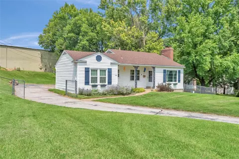 1131 Saint Charles Ave, Saint Charles, MO 63301