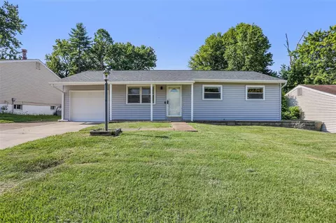 12022 Providence Ln, Maryland Heights, MO 63043