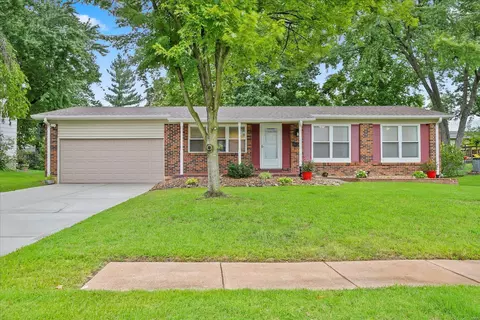 205 Meadowlark Ln, Saint Charles, MO 63301