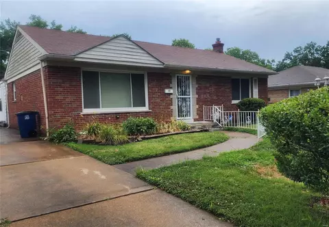 8027 Braddock Dr, University City, MO 63130