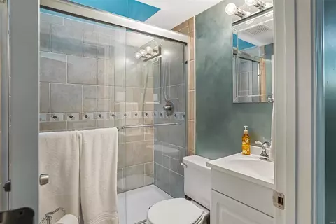 Bath - 4199 Wright Ave, Saint Ann, MO 63074 photo 2 of 2