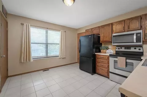 2523 Stillwater Dr, O'fallon, MO 63368 photo 4