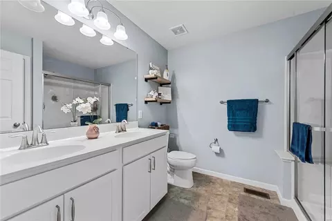 Bath - 5356 Trailhead Ct, Eureka, MO 63025 photo 1 of 3
