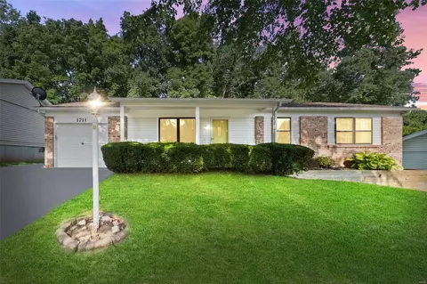 1711 Winter Hill Dr, O'fallon, MO 63366