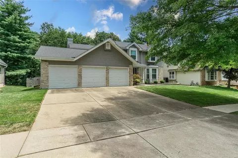 2316 Forest Leaf Pkwy, Wildwood, MO 63011 photo 2