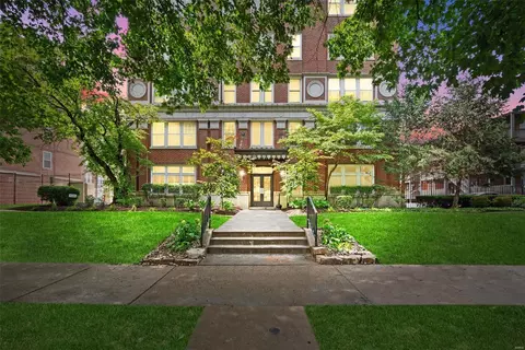 5330 Pershing Ave #204, Saint Louis, MO 63112