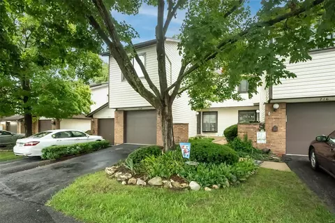 718 Windy Rdg, Ballwin, MO 63021
