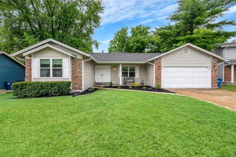 4199 Elkhart Lake Rd, Saint Charles, MO 63304