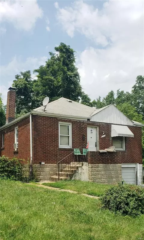5337 College Ave, Jennings, MO 63136