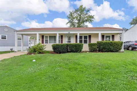 15 Churchill Downs Dr, Saint Peters, MO 63376