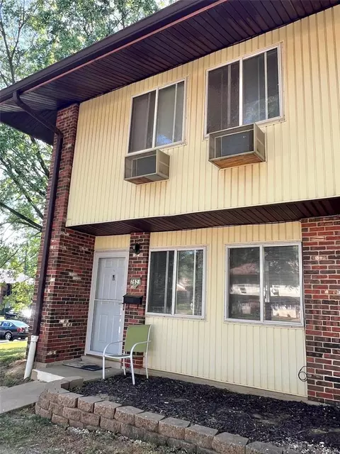 7621 Hazelcrest Dr, Hazelwood, MO 63042