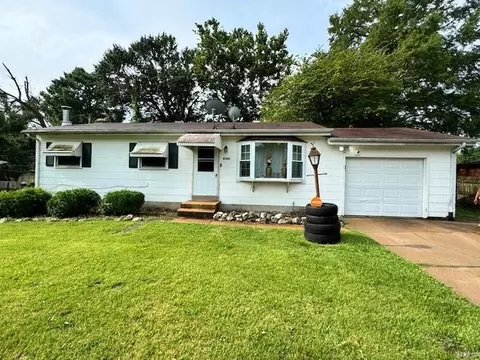 1386 Fairmeadows Ln, Saint Louis, MO 63138