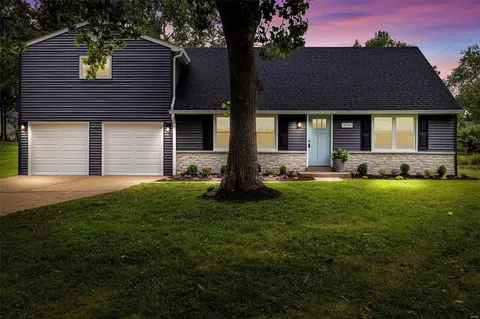 1020 Tulip Ln, Ellisville, MO 63021