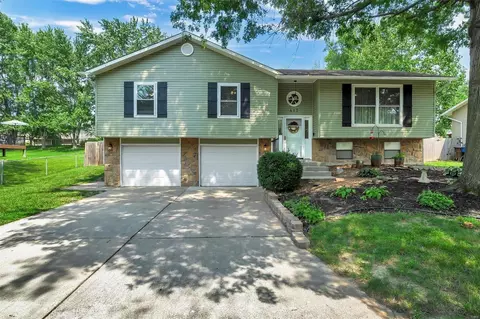 417 Morningside Dr, Saint Peters, MO 63376