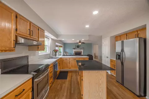 Kitchen - 36 Dunmore Cir, O'fallon, MO 63368 photo 2 of 2