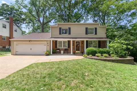 57 Heatherbrook Ln, Saint Louis, MO 63122