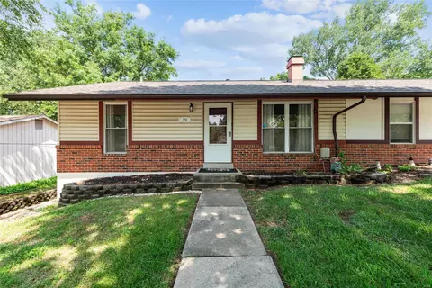 19 Coach Dr, Saint Peters, MO 63376