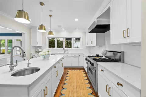 Kitchen - 3 Daniel Rd, Ladue, MO 63124 photo 2 of 4