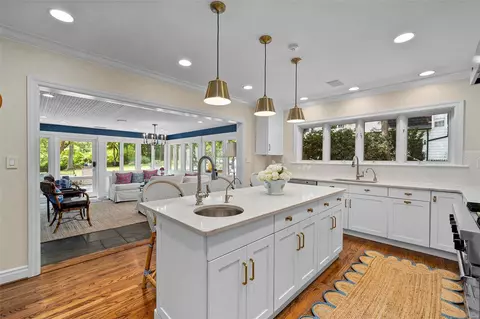 Kitchen - 3 Daniel Rd, Ladue, MO 63124 photo 3 of 4