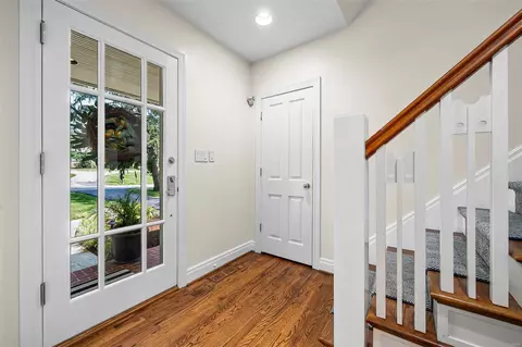 Entry Way - 3 Daniel Rd, Ladue, MO 63124 photo 1 of 2
